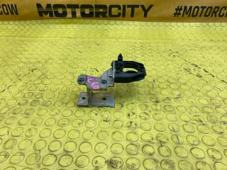 Запчасть кронштейн радиатора левый BMW 116i 2012