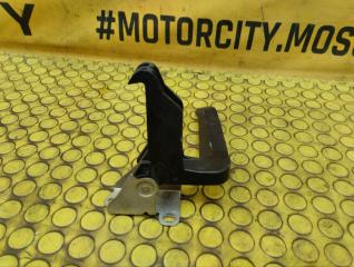 Фото запчасти крюк капота Citroen C4 PICASSO 2015 контрактная запчасть Запчасть крюк капота Citroen C4 PICASSO 2015
