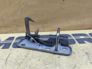 Фото запчасти крюк капота VOLKSWAGEN GOLF 2009 контрактная запчасть Запчасть крюк капота VOLKSWAGEN GOLF 2009