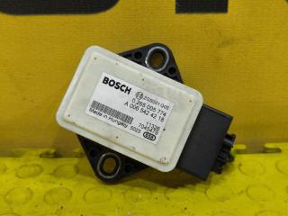 Фото запчасти датчик ускорения Mercedes-Benz V-Class контрактная запчасть Запчасть датчик ускорения Mercedes-Benz V-Class