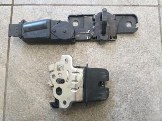 Замок багажника Audi A8