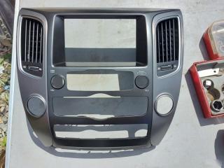 Накладка центральной консоли Hyundai Equus Б/У Накладка центральной консоли Hyundai Equus