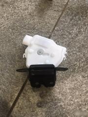 Замок крышки багажника Toyota Auris Б/У Замок крышки багажника Toyota Auris