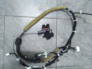 Замок крышки багажника Infiniti G35 Б/У Замок крышки багажника Infiniti G35