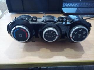 Блок управления климат-контролем Kia Rio Б/У Блок управления климат-контролем Kia Rio