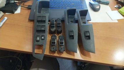 Блок управления стеклоподъемниками Mitsubishi Outlander Б/У Блок управления стеклоподъемниками Mitsubishi Outlander