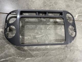 Рамка Магнитолы Volkswagen Tiguan 2012