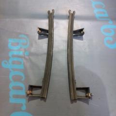 Направляющая стекла двери передняя Cadillac Escalade 2016