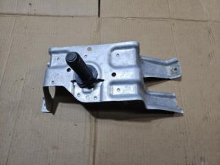 Запчасть кронштейн Audi S8 2014