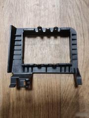 Запчасть кронштейн воздуховода Lexus LX600