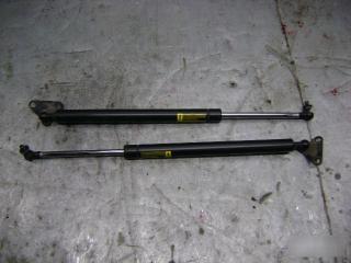 Амортизатор багажника Lexus LX570