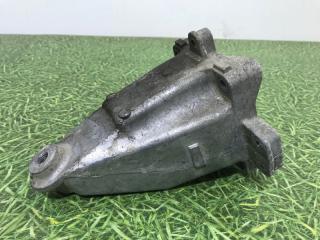 Кронштейн двигателя правый Mercedes-Benz C-Class 2014-2020