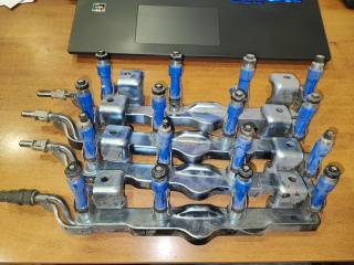 Рампа топливная с форсунками Mazda 3 BL