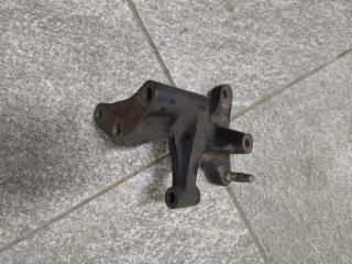 Фото запчасти кронштейн двс Nissan Primera Б/У запчасть Запчасть кронштейн двс Nissan Primera