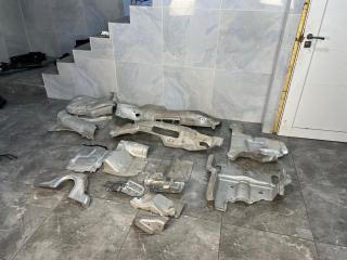 Фото запчасти тепловой экран Mercedes-Benz GLE-Class 2021 Б/У запчасть Запчасть тепловой экран Mercedes-Benz GLE-Class 2021