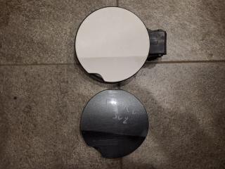 Фото запчасти лючок бензобака Peugeot 308 Б/У запчасть Запчасть лючок бензобака Peugeot 308