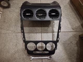 Рамка Магнитолы Mazda CX-7 Б/У Рамка Магнитолы Mazda CX-7