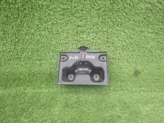 Запчасть крепление аккумулятора NISSAN SKYLINE