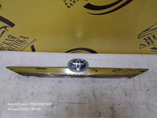 Запчасть молдинг на крышку багажника задний Toyota Camry 2012