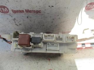 Блок предохранителей TOYOTA CELSIOR UCF31 3UZFE 82730-50090 3 ракурс