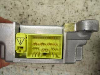Блок управления airbag HINO DUTRO XZU331 S05D 89170-37060 3 ракурс