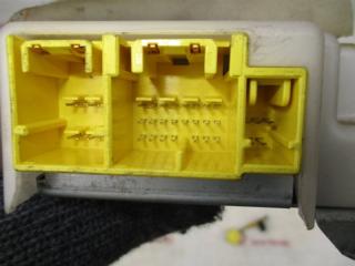 Блок управления airbag SUZUKI EVERY DA64W K6AT 38910-68H0 3 ракурс