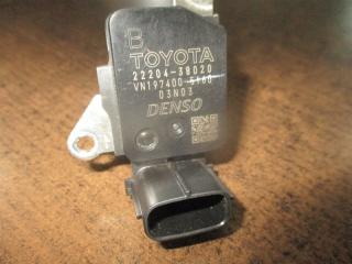 Расходомер воздушный TOYOTA CROWN MAJESTA URS206 1URFSE 22204-38020 3 ракурс