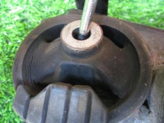 Подушка двигателя левая TOYOTA ISIS ANM10 1AZFSE 2 ракурс