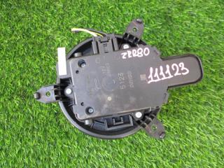 Мотор печки TOYOTA NOAH ZRR80 1 ракурс Мотор печки TOYOTA NOAH ZRR80 1 ракурс