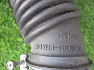 Патрубок воздушного фильтра TOYOTA SIENTA NSP172 2NR-FKE 17882-47050 4 ракурс