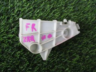 Крепление бампера заднее правое TOYOTA VOXY контрактная Крепление бампера заднее правое TOYOTA VOXY