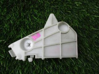 Крепление бампера правое заднее TOYOTA VOXY ZRR70 52155-28110 2 ракурс