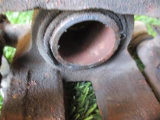 Суппорт левый задний NISSAN ELGRAND E51 VQ35DE 4 ракурс