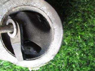 Крепление редуктора заднее TOYOTA VOXY AZR65 1AZFSE 3 ракурс