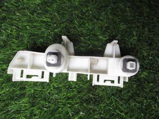 Крепление бампера левое заднее TOYOTA SPADE NSP140 52563-52040 2 ракурс