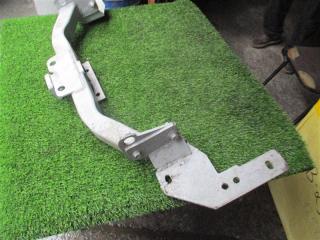 Фаркоп задний TOYOTA LAND CRUISER UZJ200 2 ракурс Фаркоп задний TOYOTA LAND CRUISER UZJ200 2 ракурс