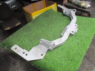 Фаркоп задний TOYOTA LAND CRUISER UZJ200 3 ракурс Фаркоп задний TOYOTA LAND CRUISER UZJ200 3 ракурс
