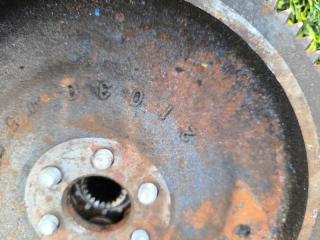 Маховик TOYOTA VITZ NCP91 1NZ-FE 3 ракурс Маховик TOYOTA VITZ NCP91 1NZ-FE 3 ракурс