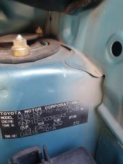 Амортизатор задний TOYOTA PORTE NNP10 3 ракурс