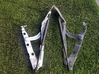 Петля крышки багажника VOLVO S40 YV1MS66 B5244S 30716249 2 ракурс