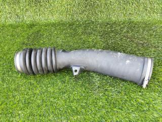 Воздуховод VOLVO XC60 DZ47 B4204T7 3 ракурс Воздуховод VOLVO XC60 DZ47 B4204T7 3 ракурс