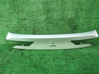 Запчасть вставка между стопов MITSUBISHI OUTLANDER