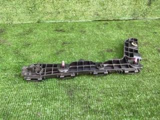 Крепление бампера левое заднее TOYOTA COROLLA ZWE214 2ZR-FXE 52576-12250 1 ракурс Крепление бампера левое заднее TOYOTA COROLLA ZWE214 2ZR-FXE 52576-12250 1 ракурс