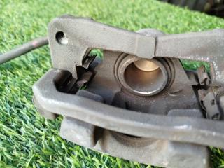 Суппорт правый задний TOYOTA ALPHARD ANH10 2AZFE 3 ракурс