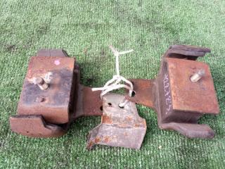 Подушка двигателя NISSAN DATSUN FMD22 KA24DE 11210VJ215 2 ракурс