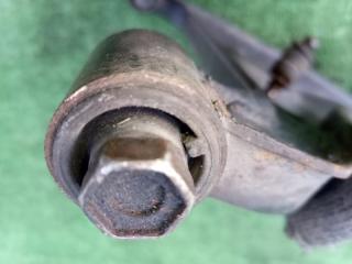 Рычаг правый задний NISSAN CEDRIC MY33 VQ25DE 3 ракурс Рычаг правый задний NISSAN CEDRIC MY33 VQ25DE 3 ракурс
