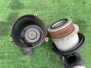Корпус воздушного фильтра MAZDA BONGO SS28H R2 5 ракурс