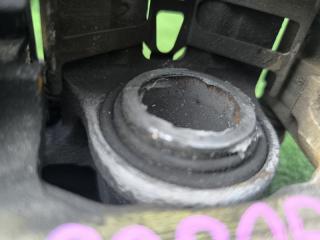 Суппорт правый задний HONDA Stepwgn RF3 K20A 4 ракурс