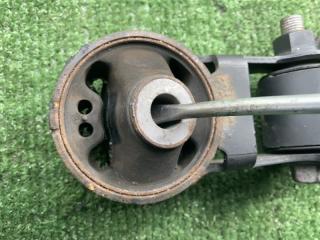 Подушка двигателя задняя TOYOTA PORTE NCP145 1NZ-FE 2 ракурс