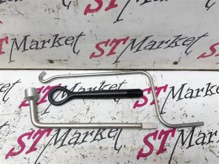 Запчасть набор инструментов Toyota Corolla Fielder 2015